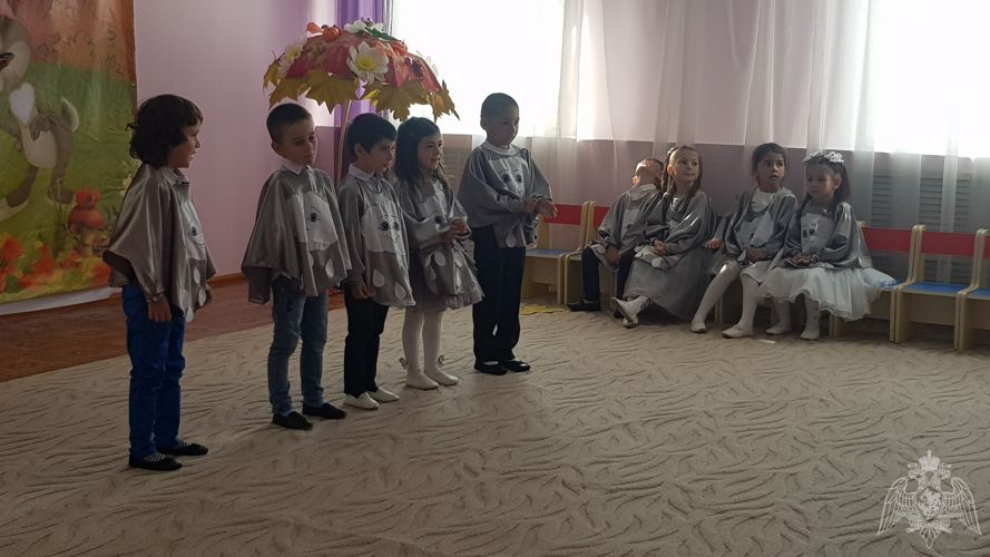 Праздник для детей "Загадки осени" и выставка поделок "Золотая палитра осени"