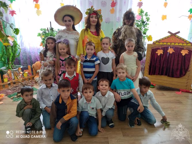 Праздник для детей "Загадки осени" и выставка поделок "Золотая палитра осени"