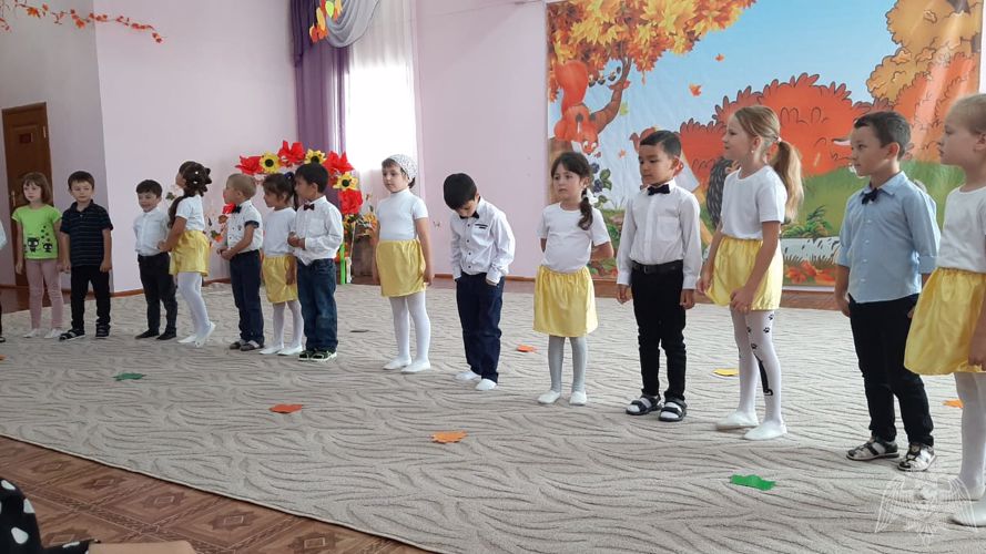 Праздник для детей "Загадки осени" и выставка поделок "Золотая палитра осени"