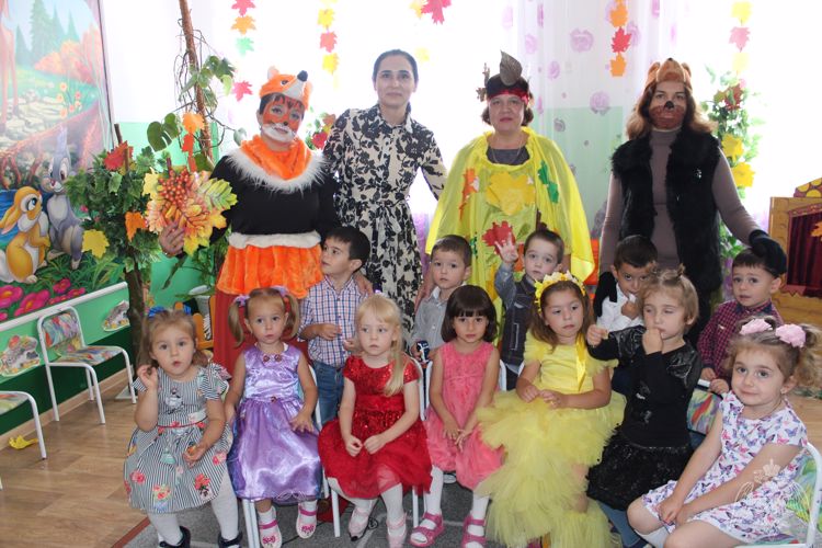 Праздник для детей "Загадки осени" и выставка поделок "Золотая палитра осени"