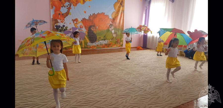 Праздник для детей "Загадки осени" и выставка поделок "Золотая палитра осени"