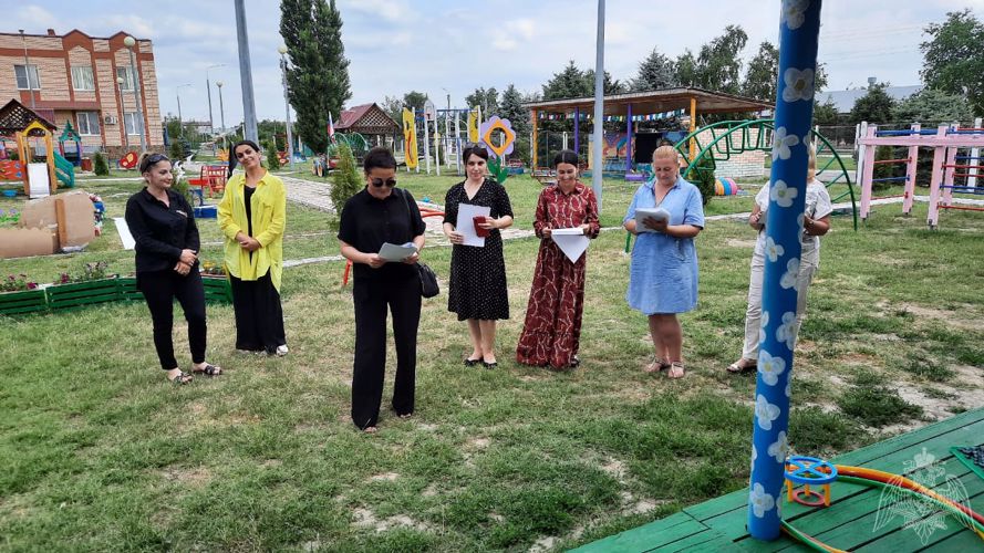СМОТР - КОНКУРС ПО СОЗДАНИЮ УСЛОВИЙ ДЛЯ ЛЕТНЕЙ ОЗДОРОВИТЕЛЬНОЙ РАБОТЫ НА УЧАСТКЕ "РАЗНОЦВЕТНОЕ ЛЕТО!"