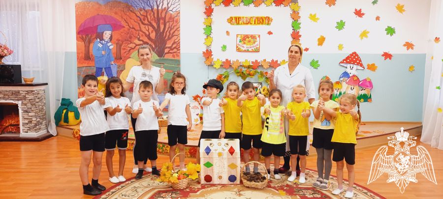 СПОРТИВНОЕ РАЗВЛЕЧЕНИЕ "ИГРЫ НАШИХ БАБУШЕК"