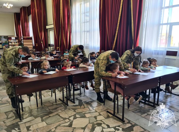 В акции «С любовью к маме» поучаствовали воспитанники грозненского детского сада Росгвардии