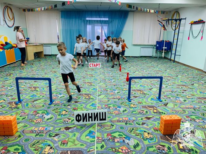 СПОРТИВНОЕ РАЗВЛЕЧЕНИЕ "ВЕСЕЛЫЕ ОСЕННИЕ СТАРТЫ"