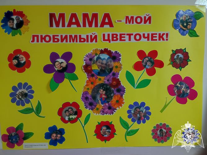 Выставка коллективных стенгазет детско-родительского творчества «Цветы для мамочки»