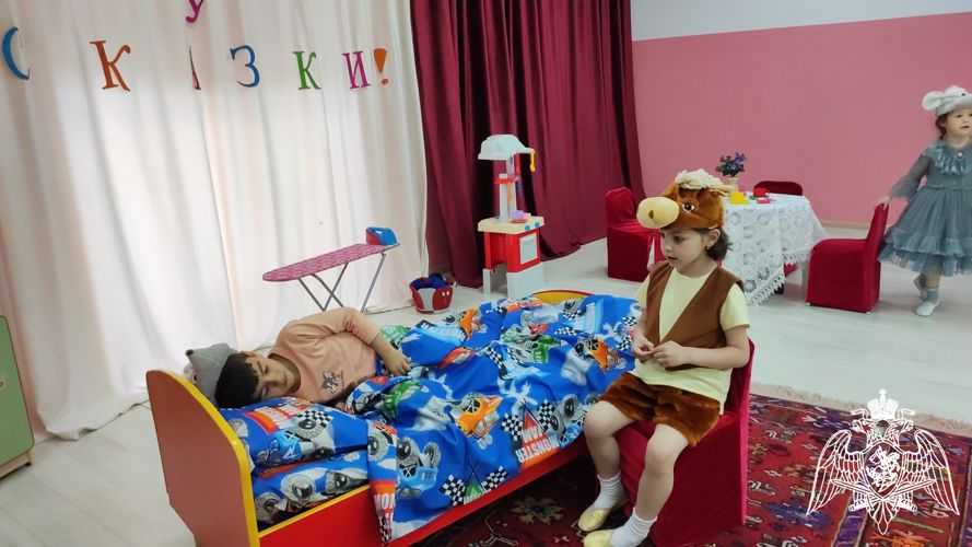 Театрализованное представление "В гостях у сказки" в старшей группе №7. Подготовила и провела воспитатель Сеферова С.Р.