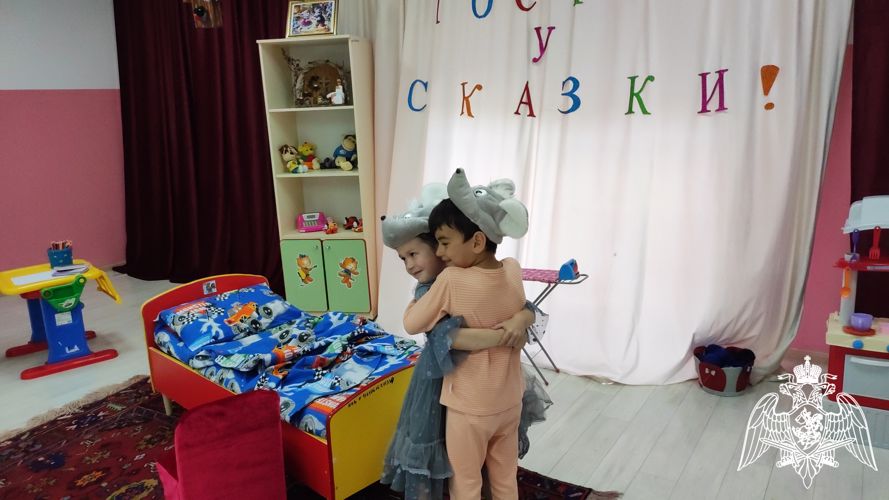 Театрализованное представление "В гостях у сказки" в старшей группе №7. Подготовила и провела воспитатель Сеферова С.Р.
