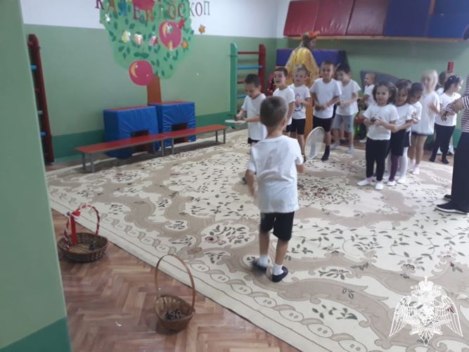 Физкультурное развлечение "Осенний калейдоскоп"