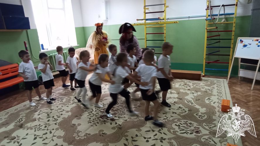 Физкультурное развлечение "Осенний калейдоскоп"