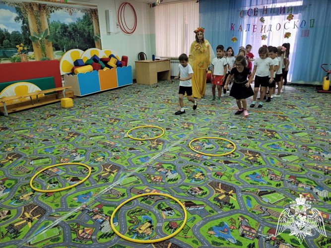 Физкультурное развлечение "Осенний калейдоскоп"