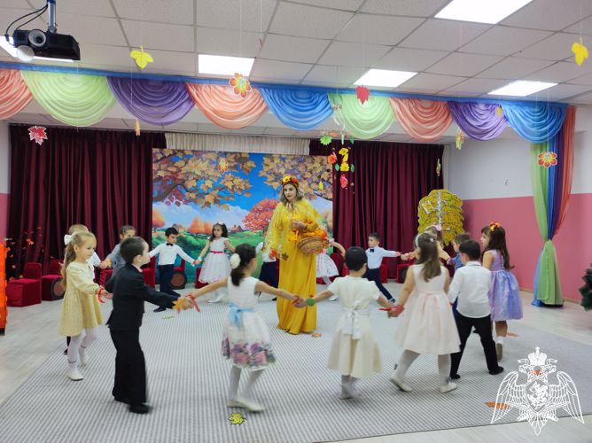Праздник "Осень в гости заходи"
