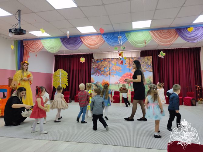 Праздник "Осень в гости заходи"