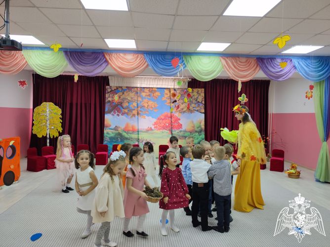Праздник "Осень в гости заходи"