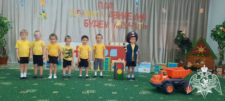 Спортивный праздник "Правила движения будем изучать"