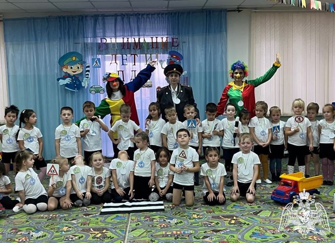 Спортивный праздник "Правила движения будем изучать"