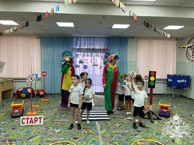 Спортивный праздник "Правила движения будем изучать"