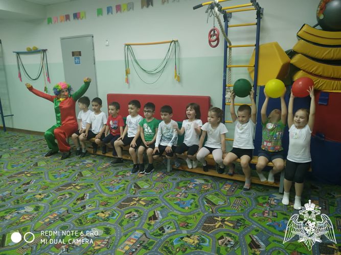 Спортивный праздник "Правила движения будем изучать"