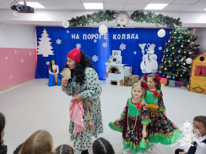 Фольклорное развлечение "На пороге Коляда"