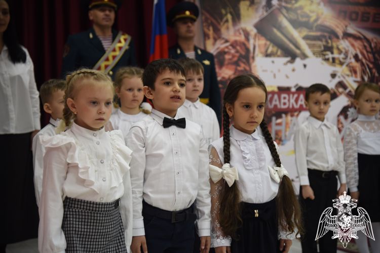 Церемония поднятия Государственного флага Российской Федерации