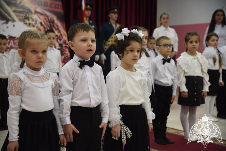 Церемония поднятия Государственного флага Российской Федерации