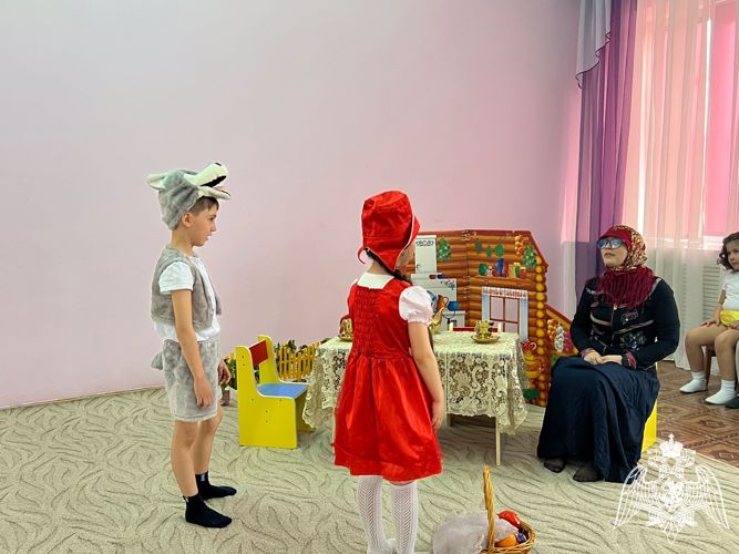 Открытый просмотр театрализованной постановки сказки "Красная шапочка". Подготовили воспитатели Дакашева М.В и Агабекова Э.Г 