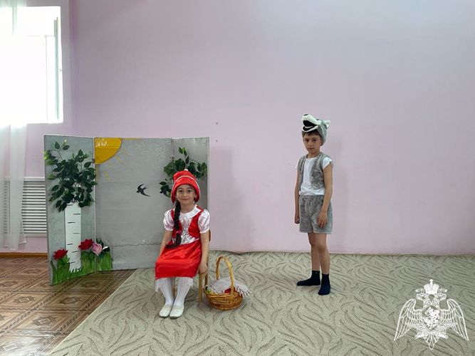 Открытый просмотр театрализованной постановки сказки "Красная шапочка". Подготовили воспитатели Дакашева М.В и Агабекова Э.Г 