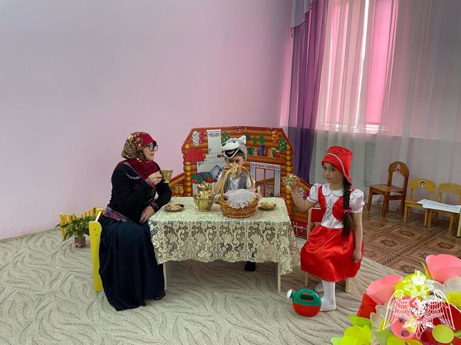 Открытый просмотр театрализованной постановки сказки "Красная шапочка". Подготовили воспитатели Дакашева М.В и Агабекова Э.Г 