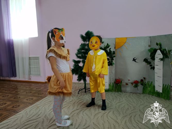 Открытый просмотр театрализованной постановки сказки  "Колобок" в средней группе. Подготовили воспитатели: Гаджимурадова Э,  и Джелилова Э.
