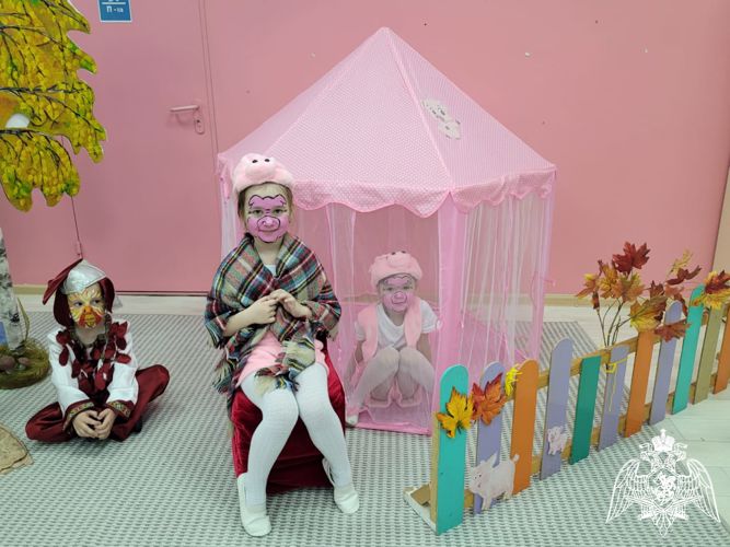 Открытый просмотр театрализованной постановки  по мотивам сказки С. Маршака "Кошкин дом". Подготовила воспитатель Гамзатова З.Р.