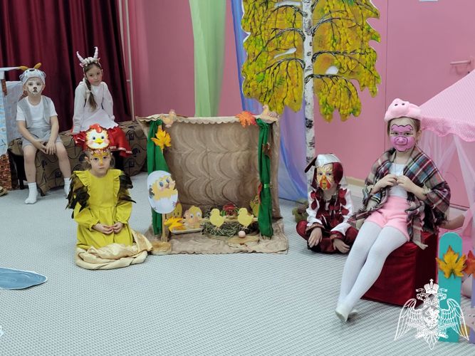 Открытый просмотр театрализованной постановки  по мотивам сказки С. Маршака "Кошкин дом". Подготовила воспитатель Гамзатова З.Р.
