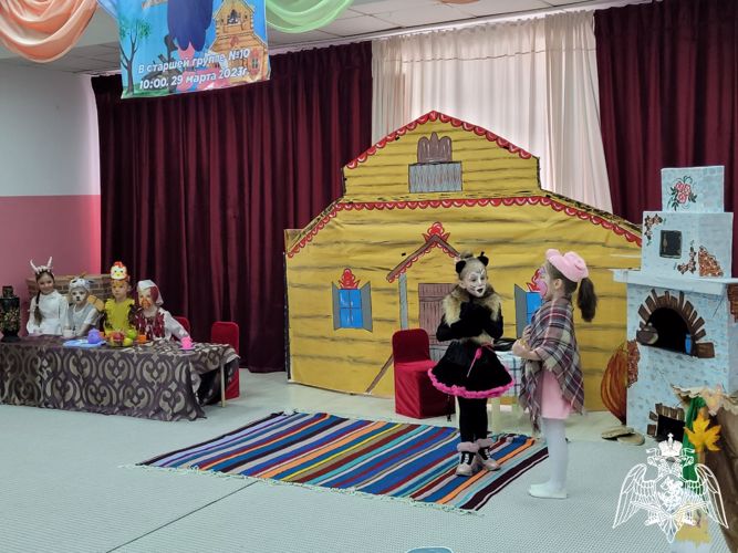 Открытый просмотр театрализованной постановки  по мотивам сказки С. Маршака "Кошкин дом". Подготовила воспитатель Гамзатова З.Р.