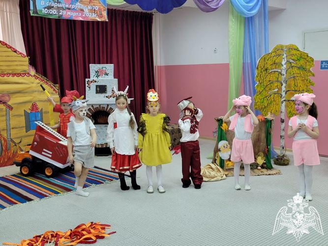 Открытый просмотр театрализованной постановки  по мотивам сказки С. Маршака "Кошкин дом". Подготовила воспитатель Гамзатова З.Р.