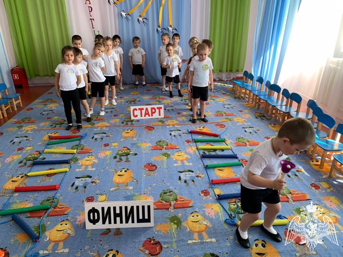 Спортивное развлечение  "Весенние старты" Провела инструктор по физической культуре Эседова Д.А.