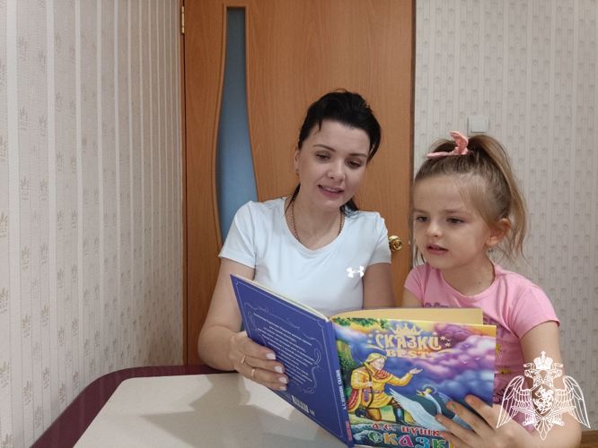 АКЦИЯ  "ЧИТАЕМ ВМЕСТЕ С МАМОЙ"