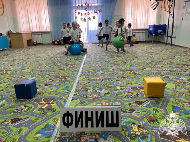 Спортивное развлечение "Полет к звездам" с детьми старшего дошкольного  возраста.