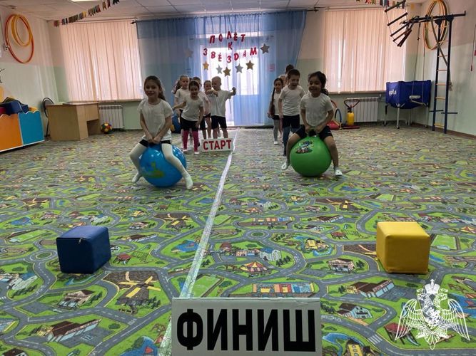 Спортивное развлечение "Полет к звездам" с детьми старшего дошкольного  возраста.