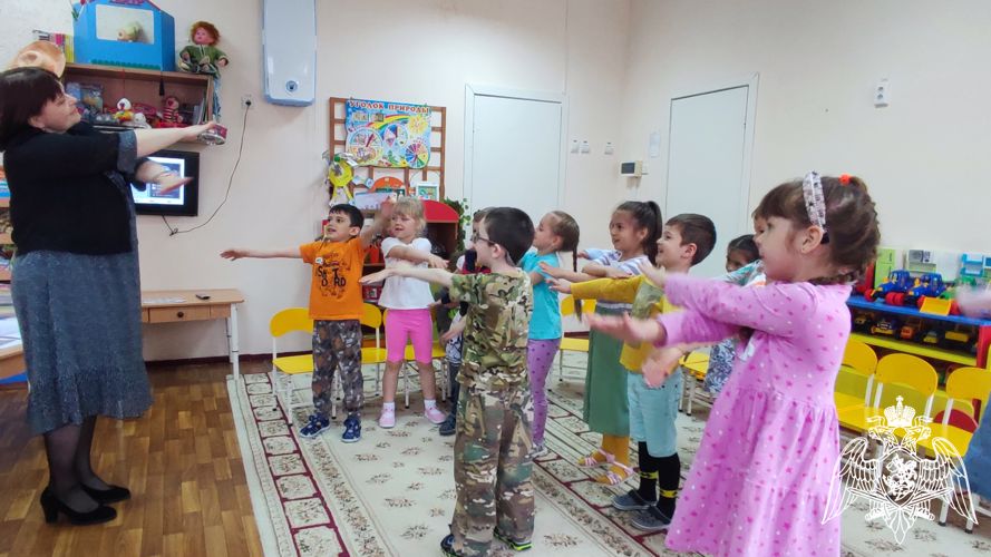 Досуговое мероприятие с детьми старшего дошкольного возраста на тему: "Где прячется здоровье?". Провела воспитатель Малина Н. В.