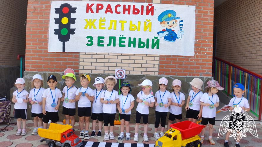МУЗЫЫКАЛЬНО-СПОРТИВНЫЙ ДОСУГ "КРАСНЫЙ, ЖЕЛТЫЙ, ЗЕЛЕНЫЙ"