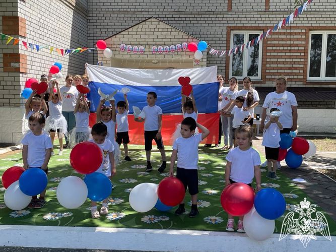 Спортивный праздник, посвященный Дню независимости России «Мы живём в России!»