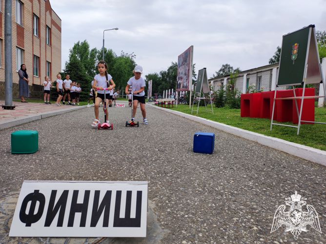 МУЗЫЫКАЛЬНО-СПОРТИВНЫЙ ДОСУГ "КРАСНЫЙ, ЖЕЛТЫЙ, ЗЕЛЕНЫЙ"