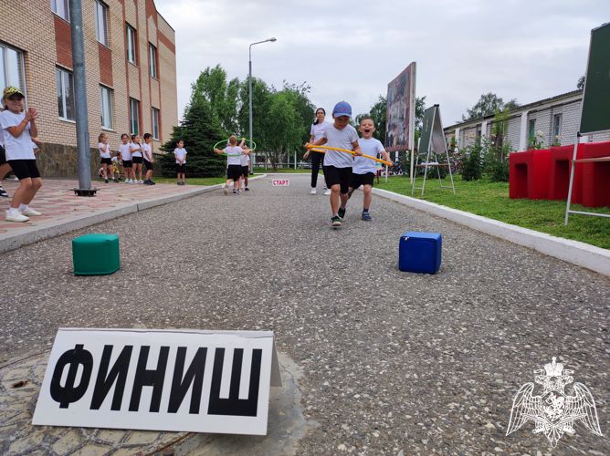 МУЗЫЫКАЛЬНО-СПОРТИВНЫЙ ДОСУГ "КРАСНЫЙ, ЖЕЛТЫЙ, ЗЕЛЕНЫЙ"