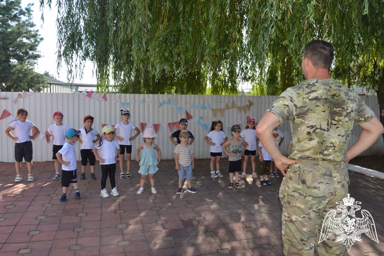 В Урус-Мартане проходит акция «Каникулы с Росгвардией»