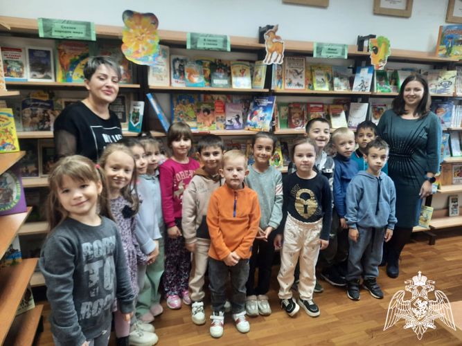Экскурсия  детей в школу