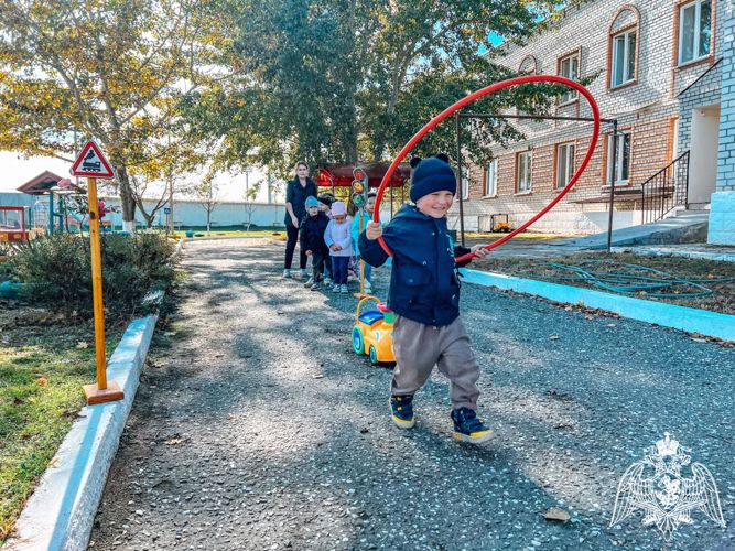 В ФГКДОУ «Звездочка»  прошел физкультурный досуг по ПДД: «Правила движения будем изучать»