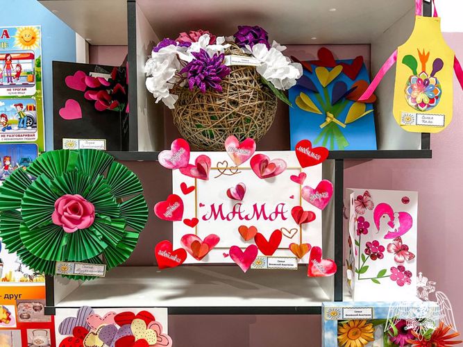 Выставка творческих работ «Золотые руки мамы»