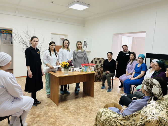 Практические занятия по оказанию первой помощи пострадавшим. Провели медсестра Шихаева Р.А. и специалист по охране труда Радина О.В.