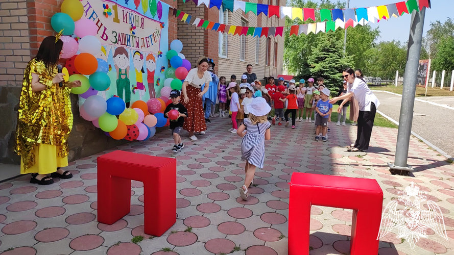 Праздник ко Дню защиты детей "Солнечная сказка"