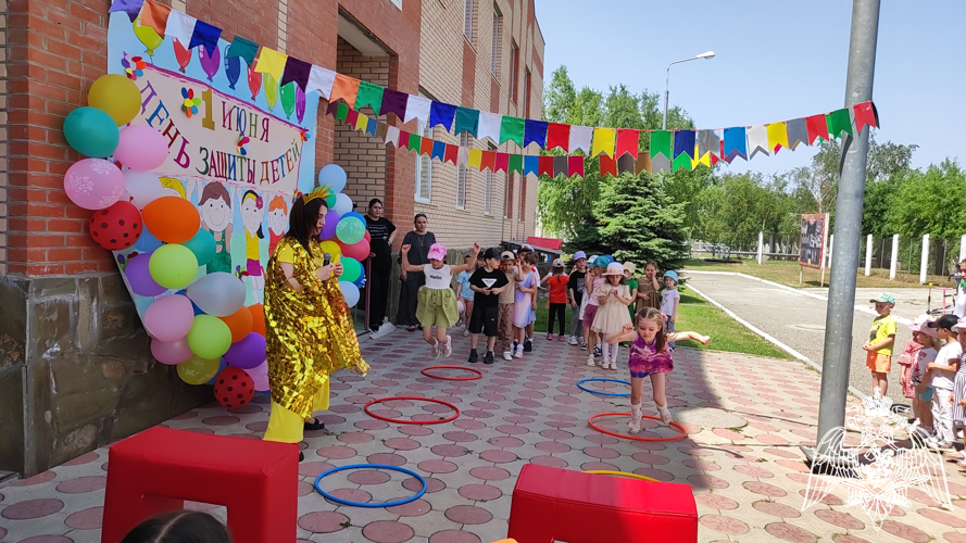Праздник ко Дню защиты детей "Солнечная сказка"