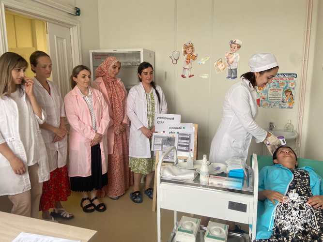 Тренинг для педагогов "Медицинская помощь при тепловом и солнечном ударе". Подготовила и провела медицинская сестра Элесханова А.И.